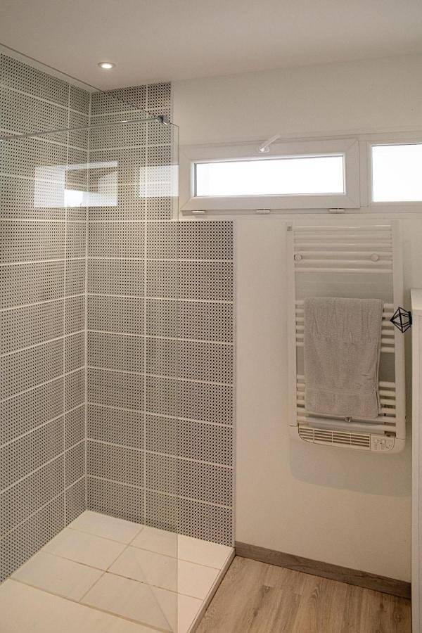 Parc de vacances pour 5 personnes, avec piscine ainsi que vue et jardin, animaux acceptés à Verruyes - 2