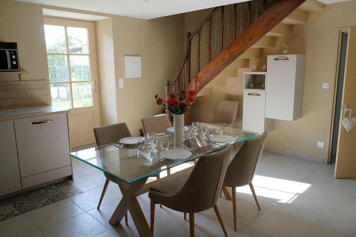 Location de vacances pour 6 personnes, avec jardin à Celle-Lévescault - 4