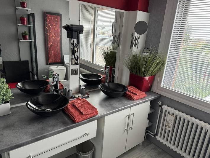 Gîte pour 2 personnes, avec jardin ainsi que piscine et terrasse dans Montaigu-Vendée - 2