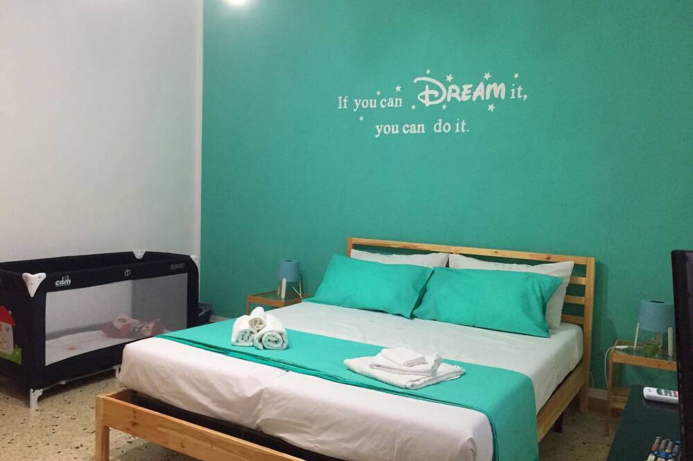 Rainbow Holiday Home - Ontspannende Villa & Zwembad op 12 km van Syracuse - in Floridia, Provincie Syracuse