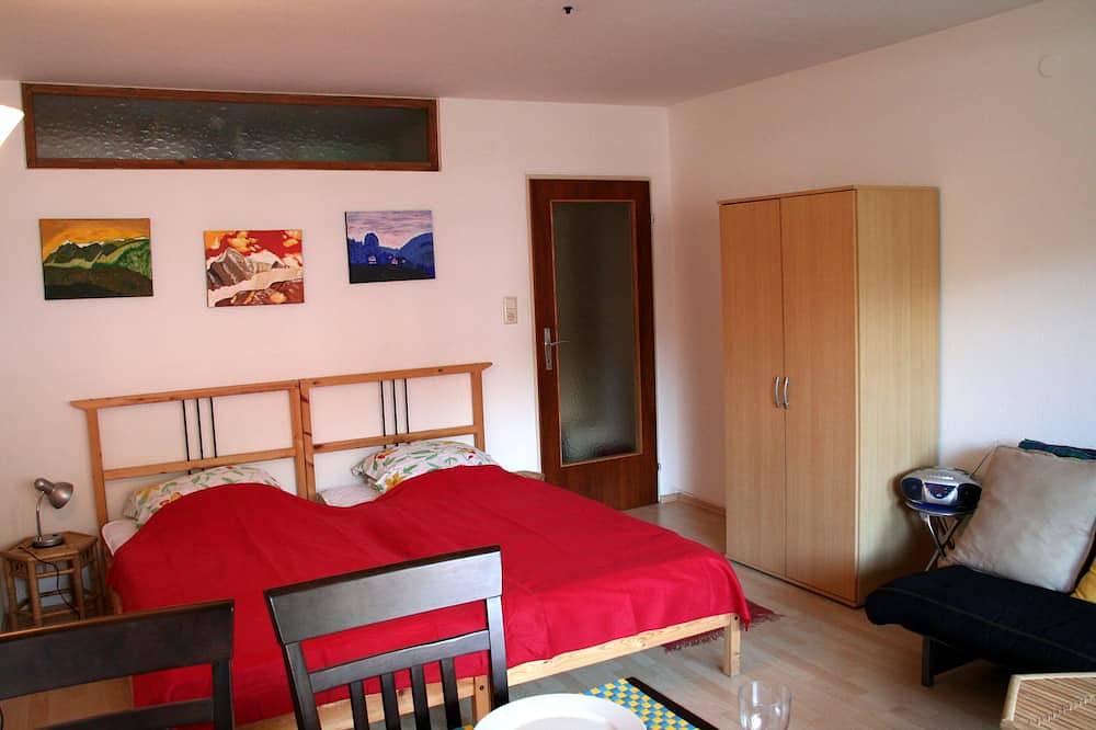 Ganze Wohnung, 1 Studio Flat walking distance to ski lifts (we have 2 in the same building) in Kaprun, Pinzgau
