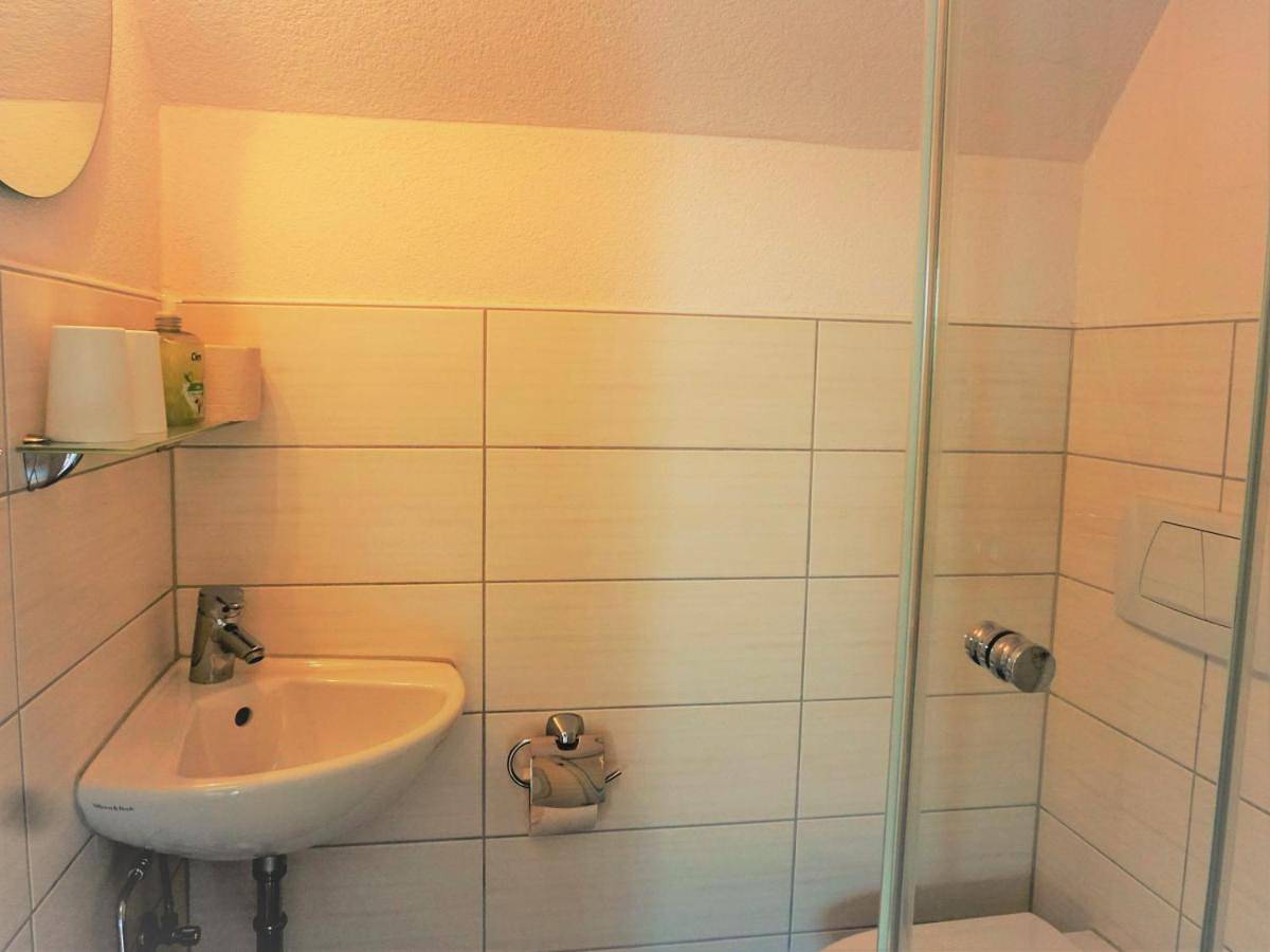 Double Room with Shower in Strandbad Meersburg, Meersburg