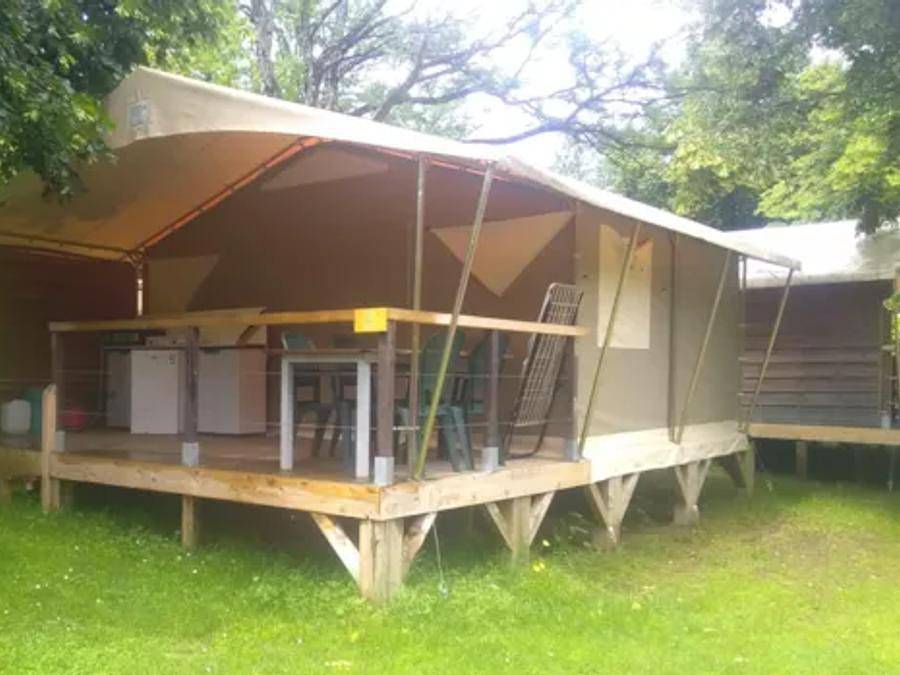 Camping Coeur d'Ardèche - Tente en toile et en bois 5 personnes - Petit Lodge 3 Pièces 5 Personnes Sans Sanitaire in Saint-Vincent-de-Durfort, Parc naturel régional des Monts d'Ardèche