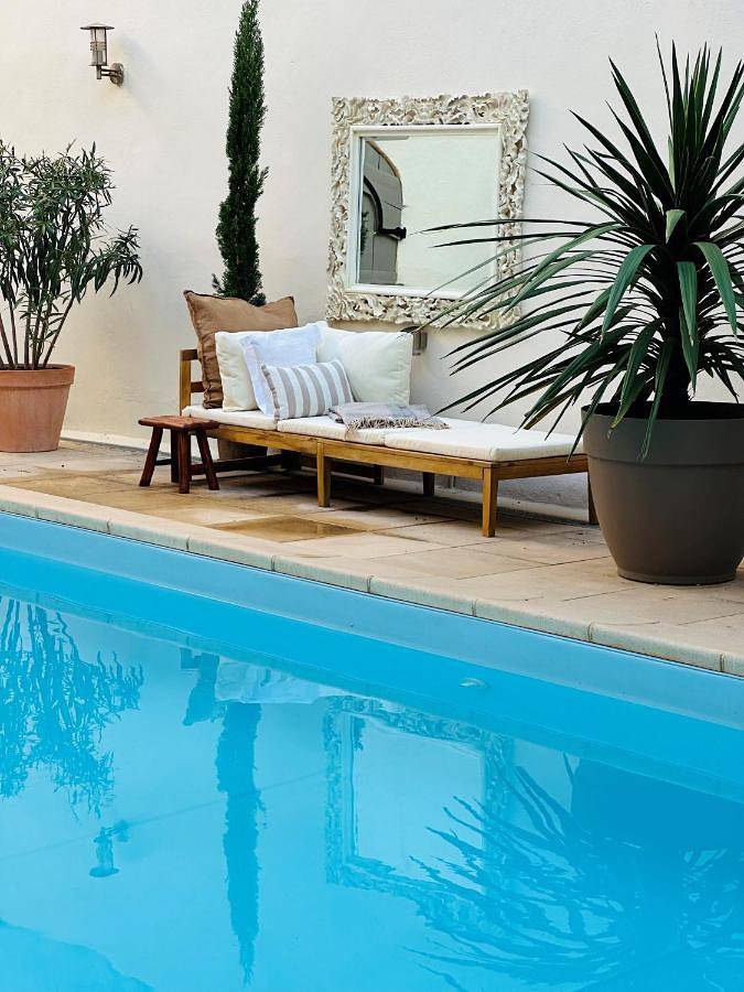 Location de vacances pour 6 personnes, avec vue ainsi que jardin et piscine à Pouzolles - 2