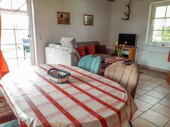 Ferienhaus für 4 Personen, mit Terrasse und Garten sowie Ausblick und Seeblick in Neu Bartelshagen