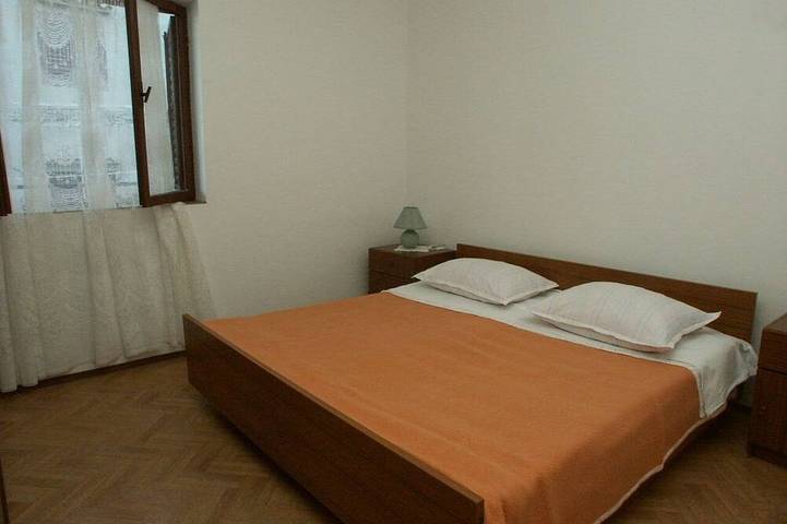 Ganze Wohnung, 3-Zimmer-Ferienwohnung mit Terrasse und Meerblick Zaboric, Sibenik in Žaborić, Šibenik-Knin
