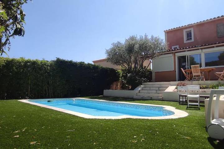 Villa pour 7 personnes, avec vue ainsi que piscine et terrasse, animaux acceptés dans Calanques - 2