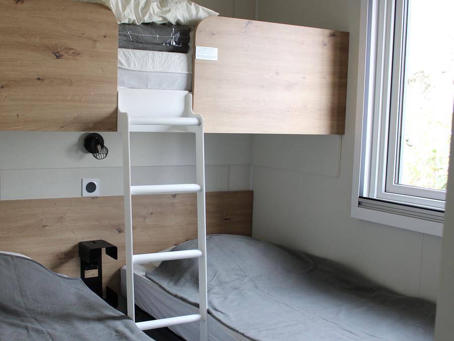 Flower Camping Les Paillotes en Ardeche - Mobilheim 7 personen - Mobilheim Family 30m² Komfort (3Sch - 7Pers.) + Klimaanlage + Überdachte Terrasse in Ruoms, Ardèche