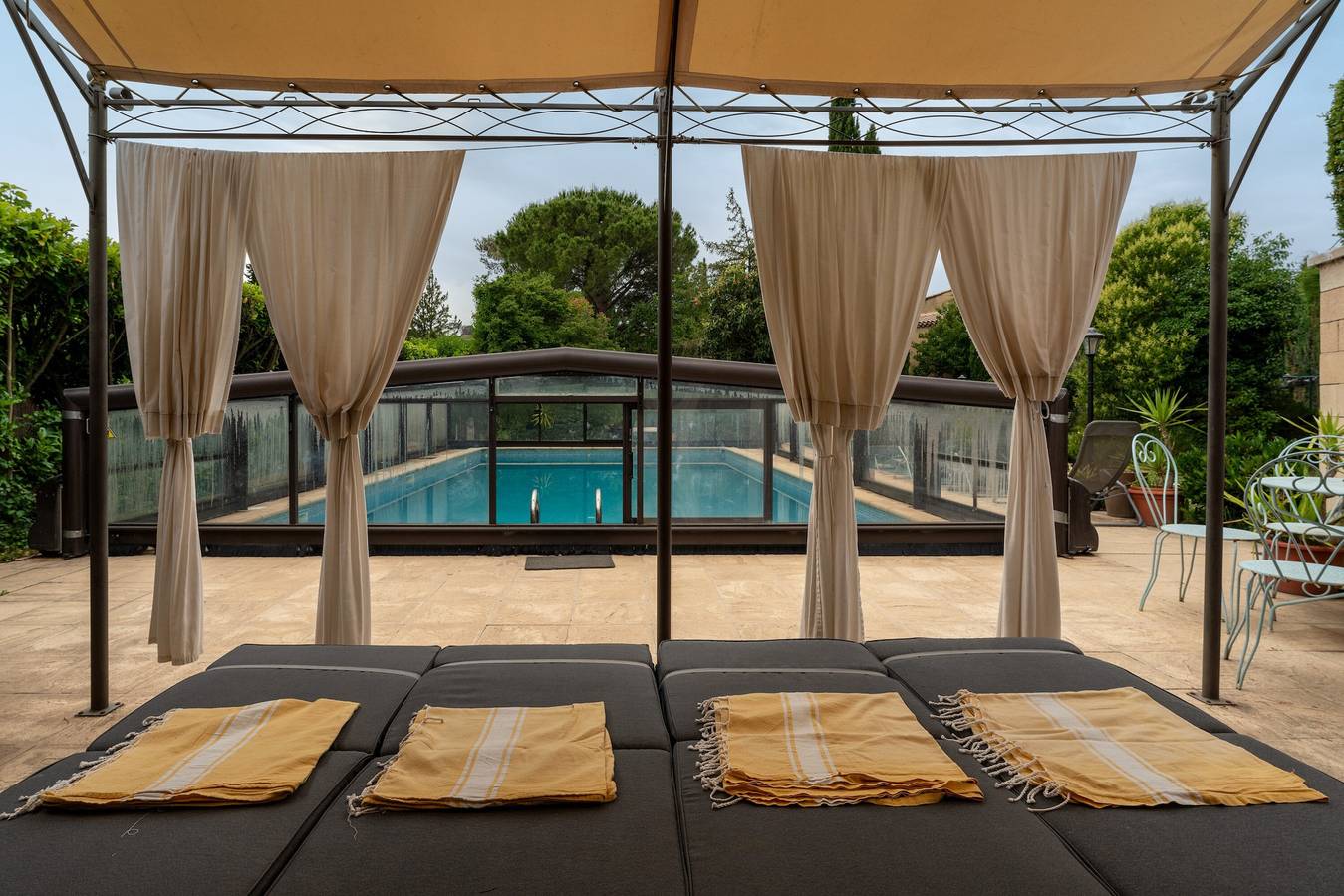 Villa 'Le Colombier - Cambalala' with Mountain View, Private Pool and Wi-Fi in Barbentane, Arles region