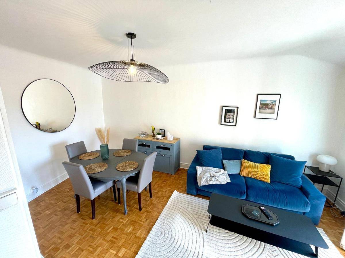 Appartement entier, One-Bedroom Apartment in Sainte-Foy-lès-Lyon, Lyon et ses environs