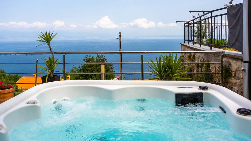 Ferienwohnung für 4 Personen, mit Balkon und Terrasse sowie Garten in Kvarner Bucht