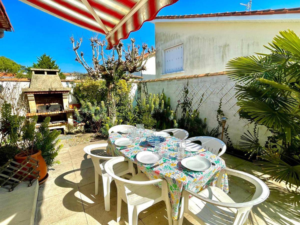 Villa - Beach Front in Pontaillac, Royan
