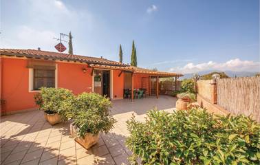 Gîte pour 8 personnes, avec terrasse dans Orentano