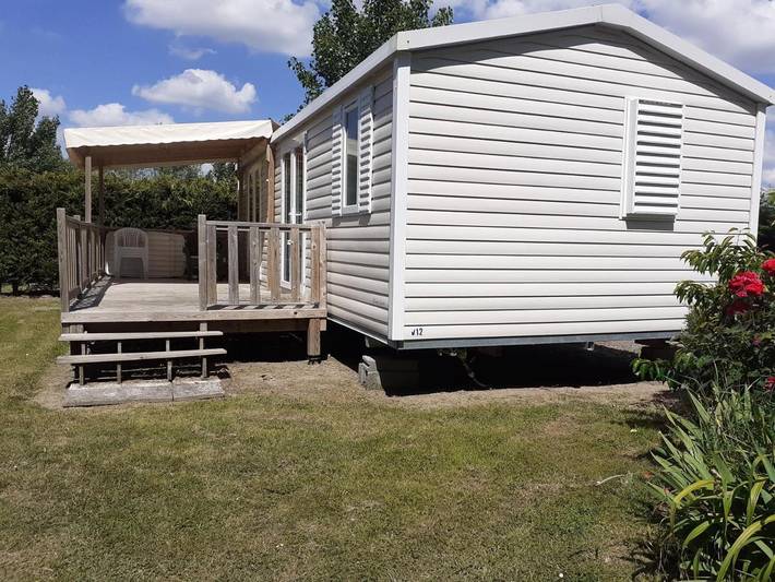 Location de vacances pour 6 personnes, avec Terrasse et Jardin ainsi que Piscine et Vue sur le lac à Le Perrier