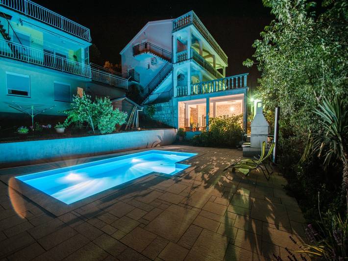 Studio für 2 Personen, mit Balkon und Pool in Dramalj
