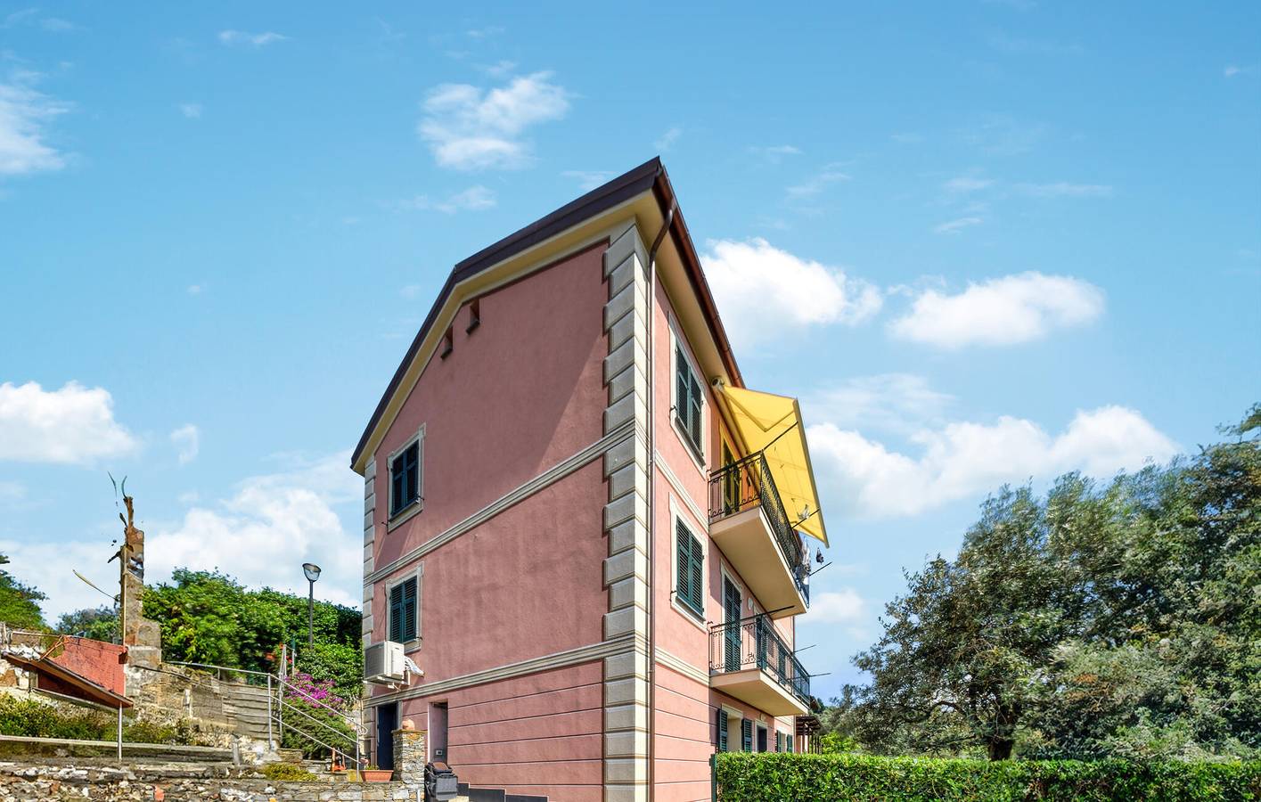 Appartamento intero, Appartamento per vacanze vista mare con parcheggio e WiFi in Recco, Riviera di Levante