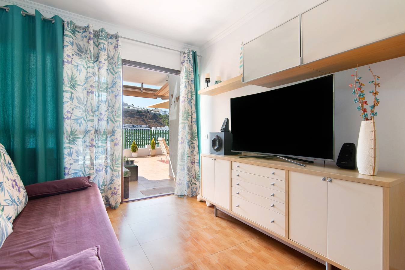 Apartamento entero, Apartamento vacacional "Jolly Suite Puertorico Beach" con piscina compartida y 2 terrazas privadas in Mogán, Gran Canaria Sur