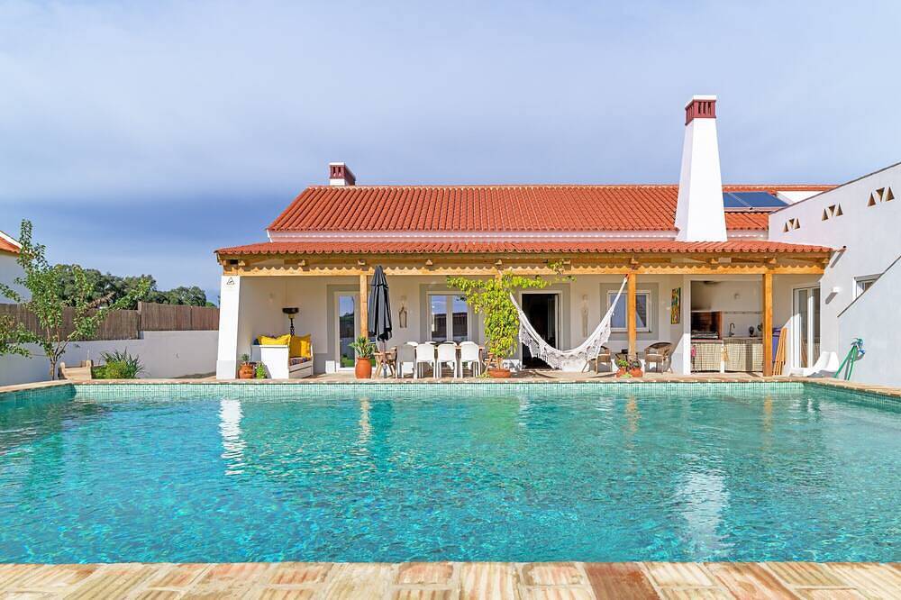 Villa 'Do Medronheiro' con piscina privada, terraza privada y Wi-Fi in Melides, Costa Alentejana