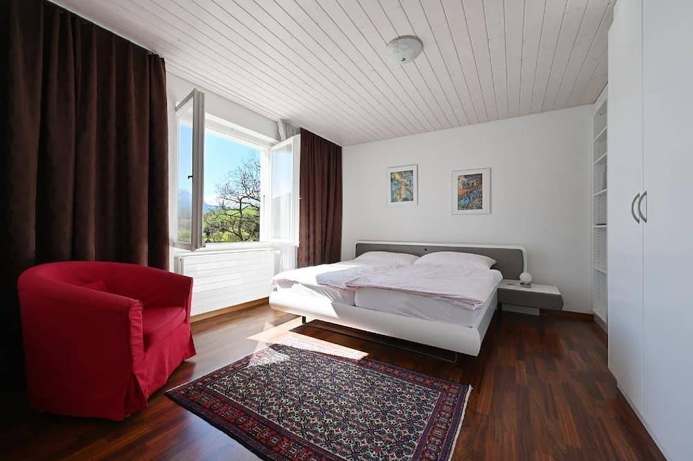 Entire apartment, House Stirnemann/ Apartment H-3 in Weggis, Lake Lucerne