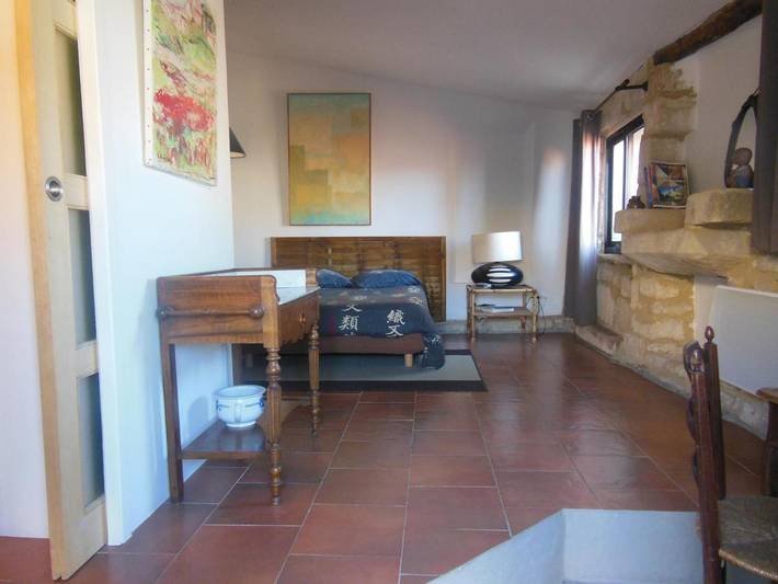 Location de vacances pour 2 personnes, avec jardin ainsi que piscine et terrasse à Villevieille