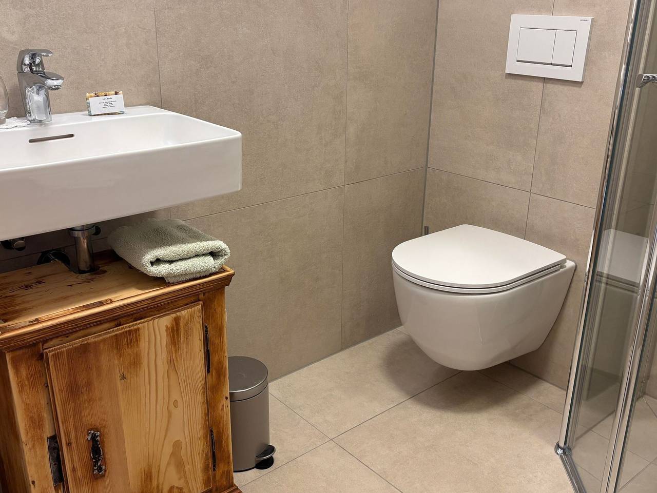 Ganze Ferienwohnung, Haus Stefanie Moosbrugger - Dreibettzimmer mit Dusche, Wc in Aich, Schladming-Dachstein