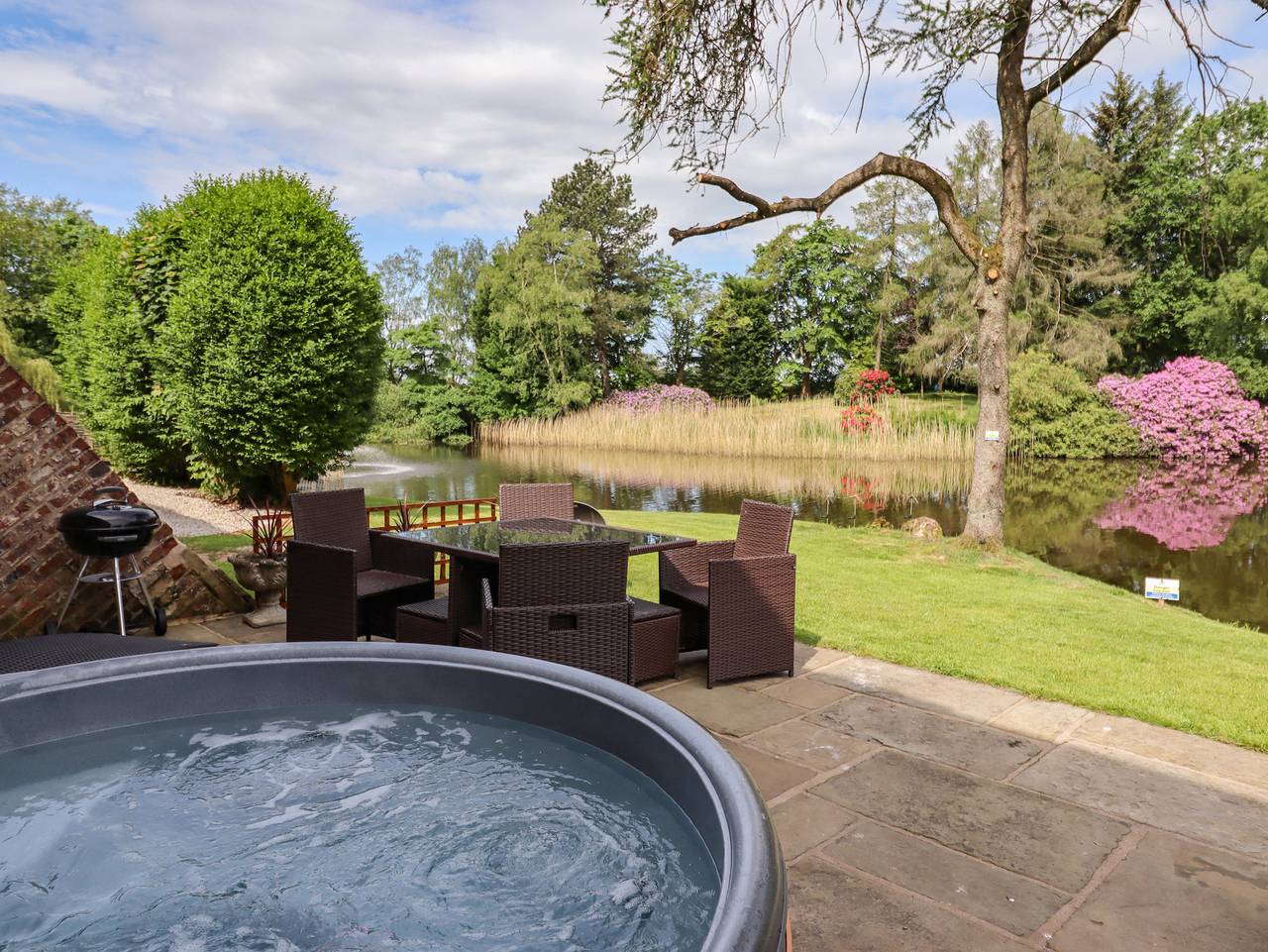 Entire apartment, Lake View Barn in Cheshire East