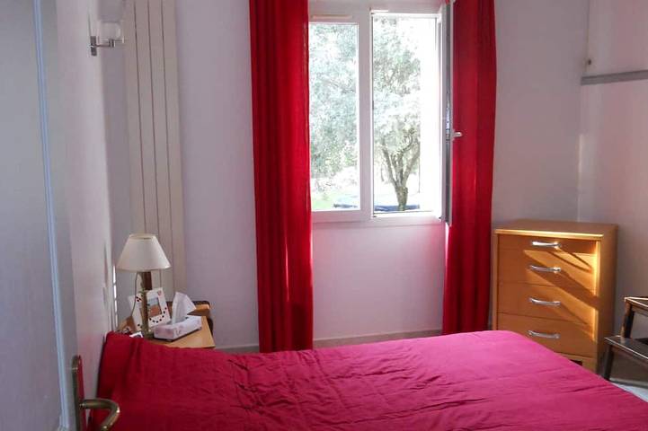 Location de vacances pour 8 personnes, avec jacuzzi ainsi que jardin et terrasse à Boissières - 2