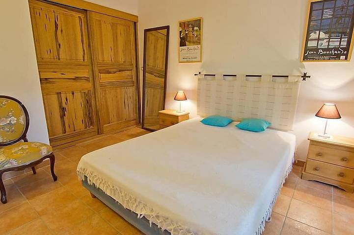 Location de vacances pour 8 personnes, avec piscine ainsi que terrasse et balcon/terrasse à Saint-Martin-de-Castillon - 3