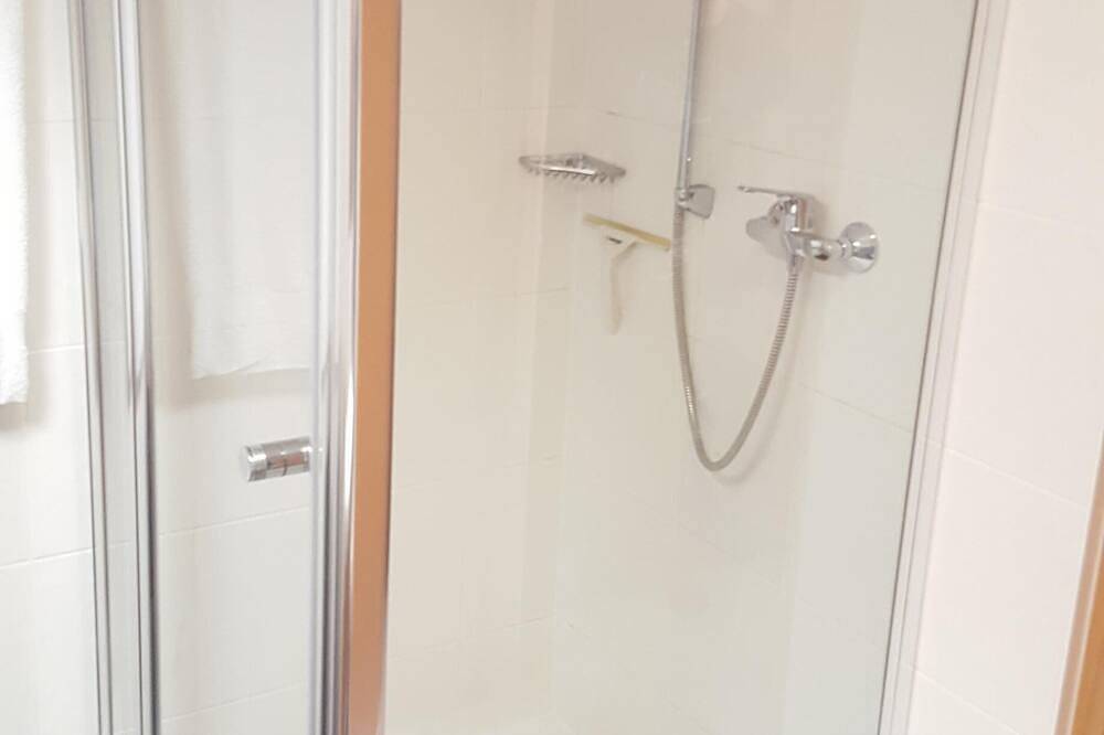 Geheel appartement, Vakantieappartement met tuingedeelte in Rätikon mountain range, Bürserberg