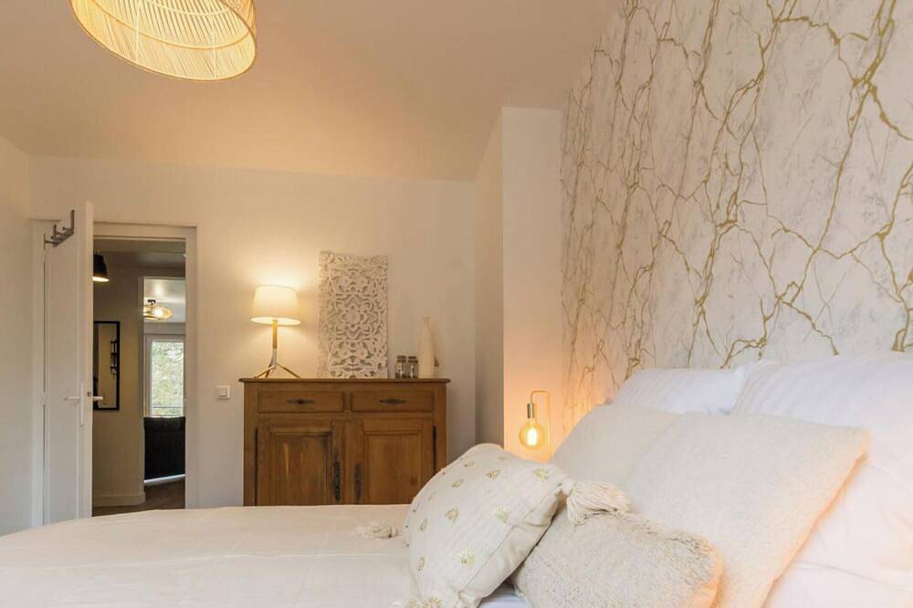 Entire apartment, Spacious apartment, historic city center - 4 guests in Saint-Lô, Saint-Lô region