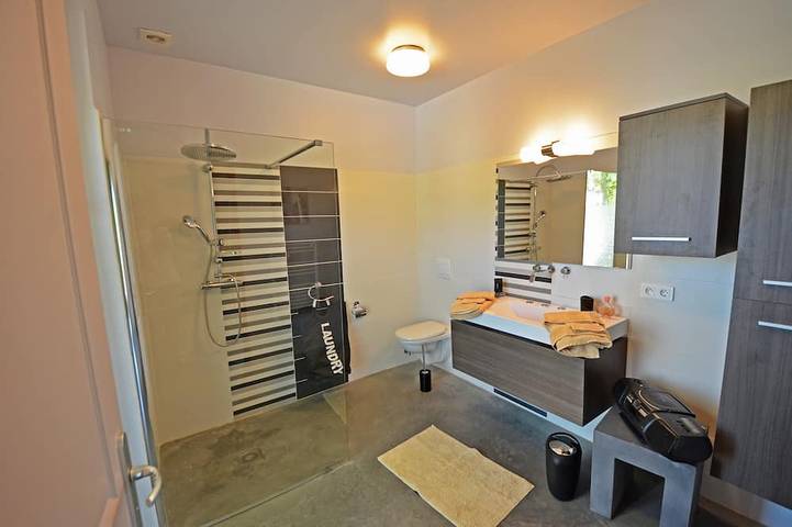 Mas 24 à 30 p 10 chb wifi Pisc.chauffée jardin clos - Sono pour soirée in Lamotte-du-Rhône, Vaucluse