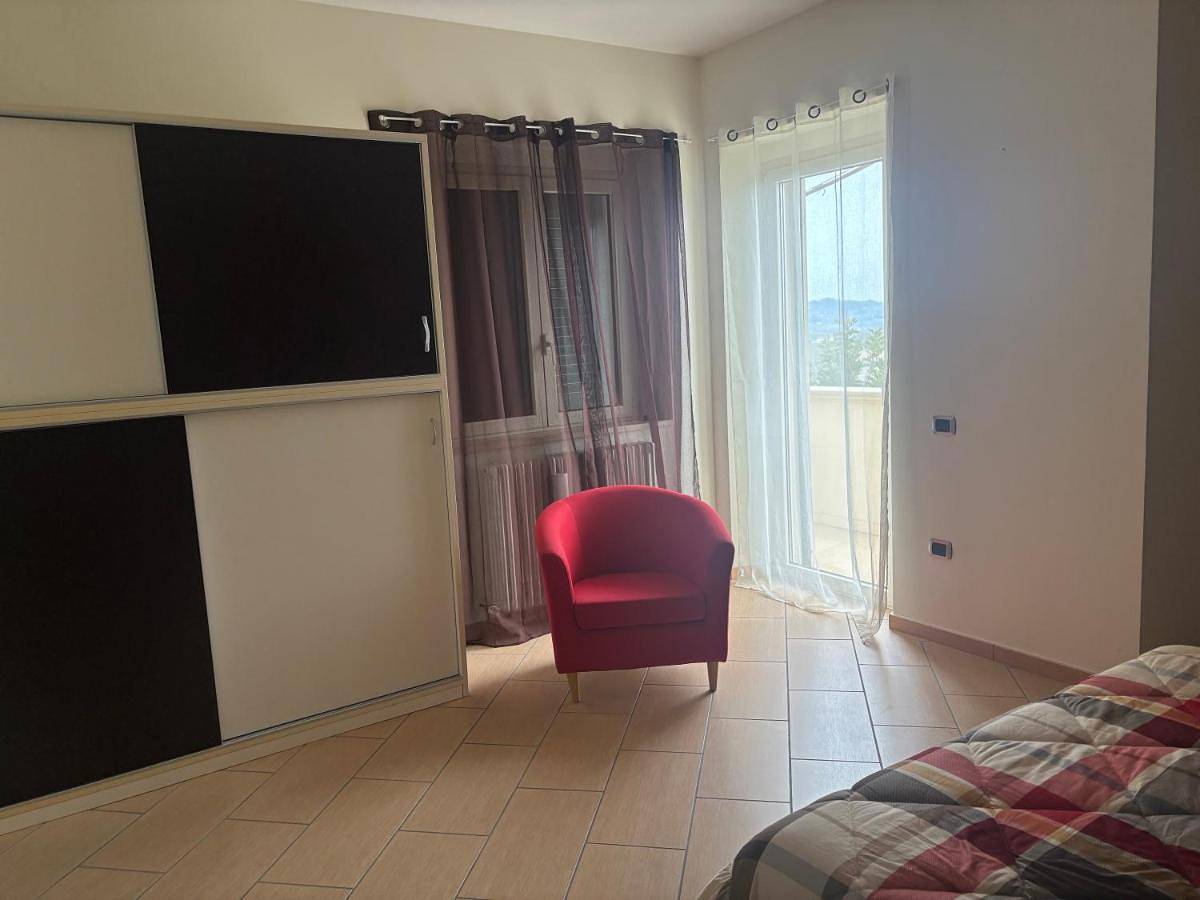 Appartamento intero, Three-Bedroom Apartment in Teramo, Gran Sasso
