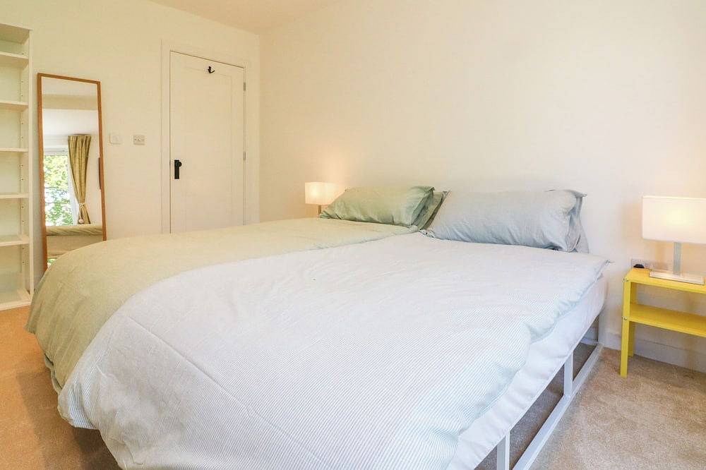Valise, pet friendly, with hot tub in Bideford in Bideford, Devon
