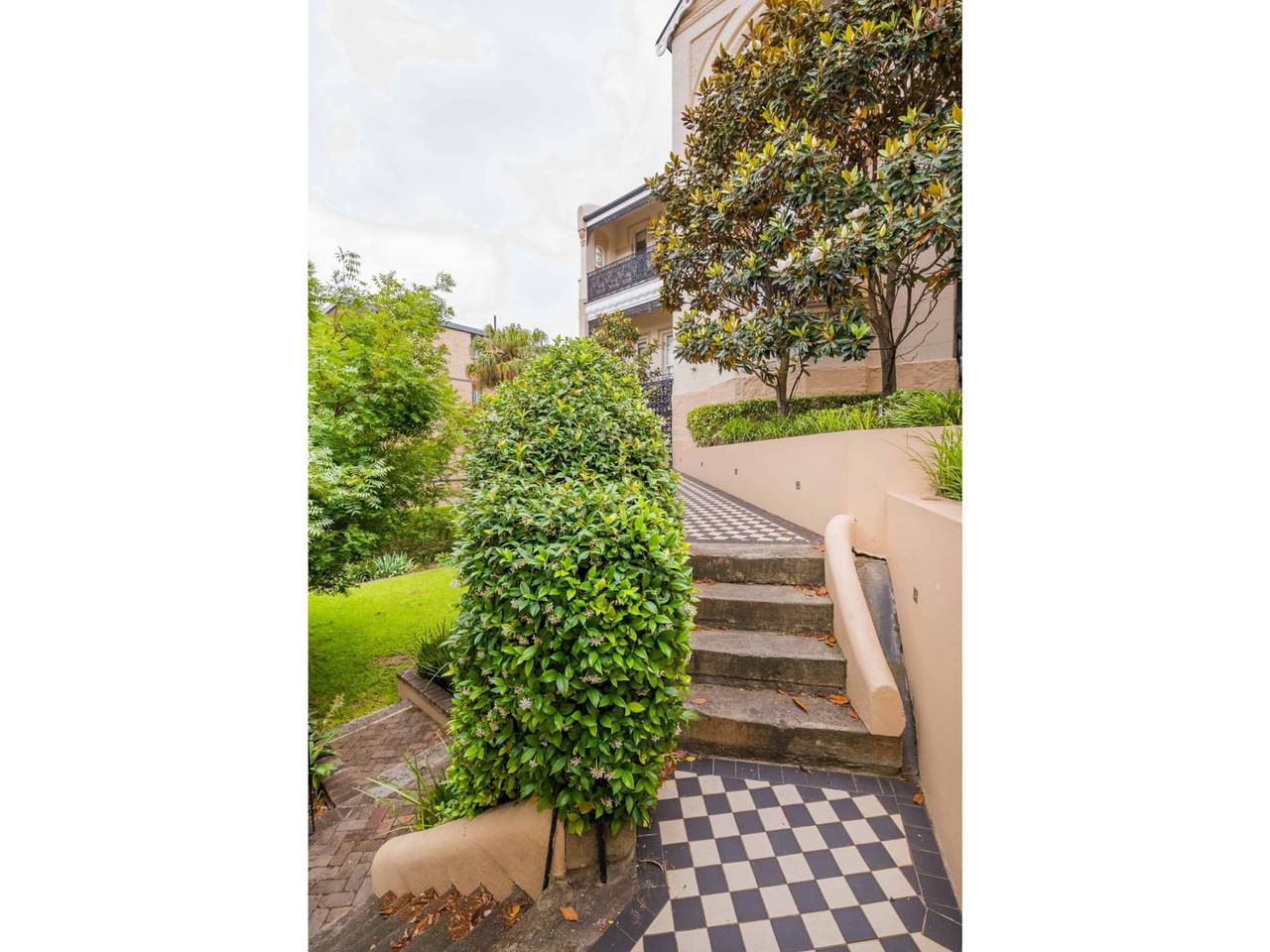 Entire studio, Renovated studio in bohemian area close to city in Glebe, Sydney