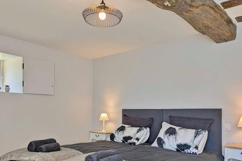 Gîte avec piscine privée - 6 pers. in Bouchamps-lès-Craon, Mayenne