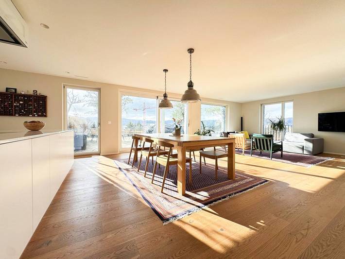 Ganze Wohnung, Wunderbare Dachgeschoss-Maisonette in Meilen mit herrlichem Seeblick in Meilen, Kanton Zürich