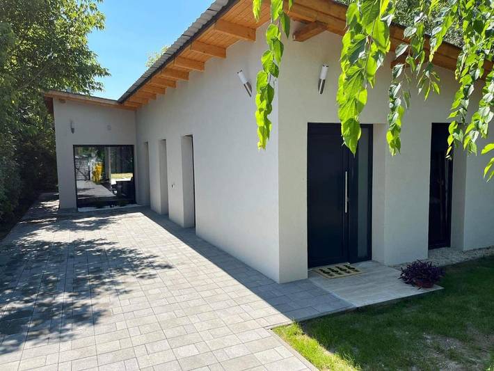 Ferienhaus für 4 Personen, mit Balkon und Terrasse sowie Garten und Pool in Fonjod