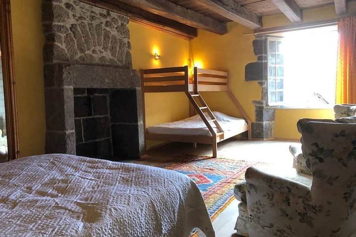 Location de vacances pour 8 personnes, avec jardin et terrasse à Saint-Vincent-de-Salers - 4