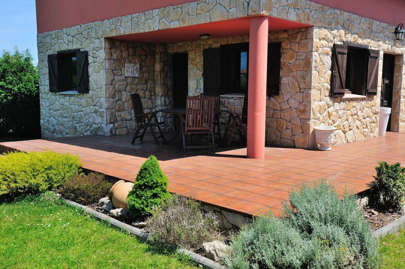 Charming house in Albuerne with fenced garden in Cudillero, Costa Verde (Spain)