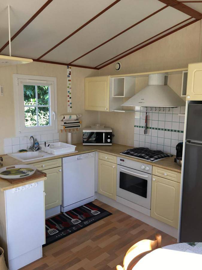 Location de vacances pour 6 personnes, avec terrasse ainsi que piscine et jardin à Brem-sur-Mer - 3