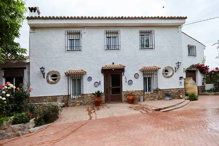 Apartamento para 12 personas, con Jardín en Alcaudete
