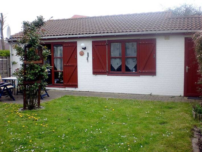 Vakantiepark voor 4 personen, with Terras and Tuin as well as Zwembad in Vlaanderen