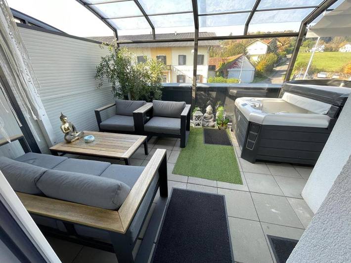Ferienwohnung für 2 Personen, mit Balkon und Whirlpool sowie Terrasse und Pool in Bad Gleichenberg