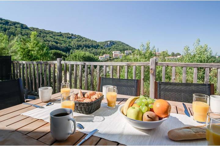 Gîte pour 4 personnes, avec terrasse ainsi que bassin pour enfant et piscine, animaux acceptés à Grospierres
