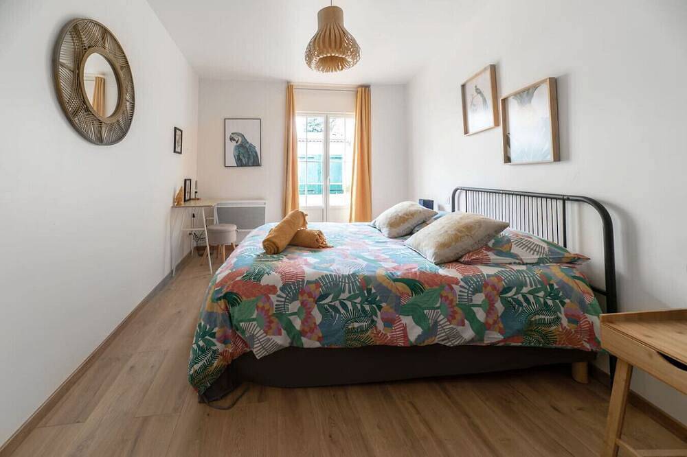 Entire apartment, Elegant loft with interior patio, free parking in Vichy, Vichy region