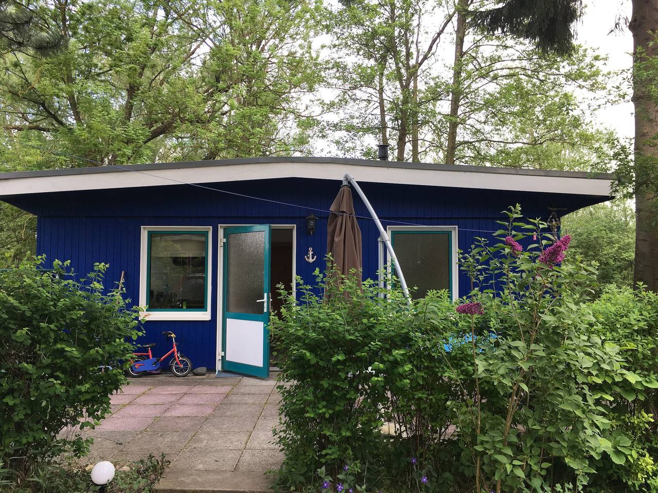 Ferienhaus 'Blauer Bungalow Am See' mit Seeblick, privater Terrasse und Wi-Fi in Klein Labenz, Warin