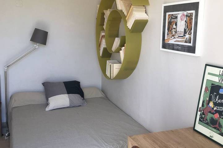 Town house. Large wooden terrace. Enclosed garden with century-old trees. in Toulon, Mittelmeerküste (Frankreich)