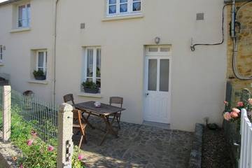 Gîte pour 6 personnes, avec jacuzzi ainsi que terrasse et jardin, animaux acceptés à Montgardon