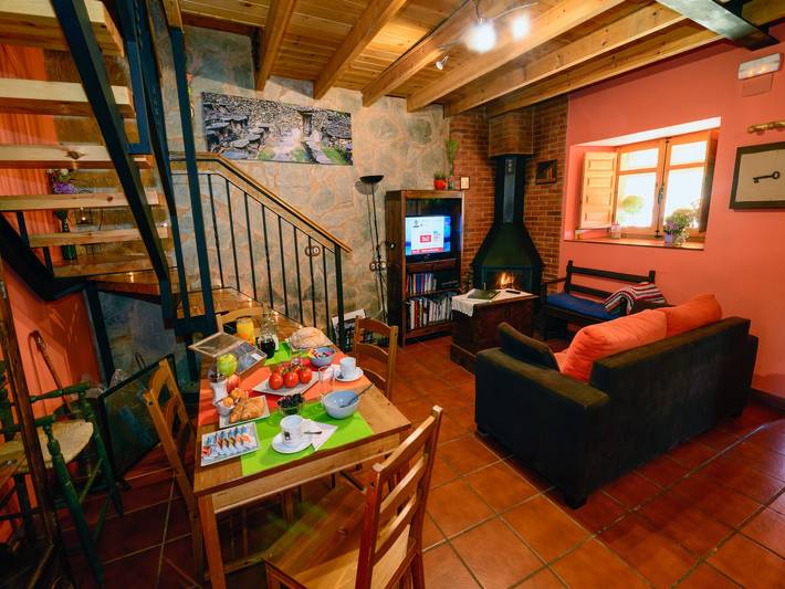 Casa rural para 4 personas, con terraza en Montaña de Luna - 2