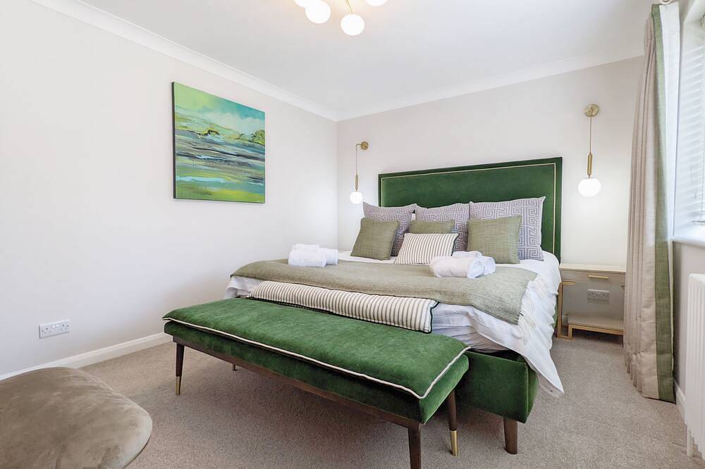Steddles - Chichester  -  a town house that sleeps 8 guests  in 4 bedrooms in Chichester, West Sussex